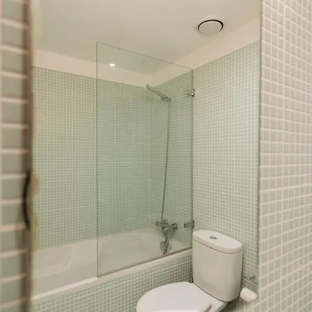 Modern 2-bedroom Near Cathedral *